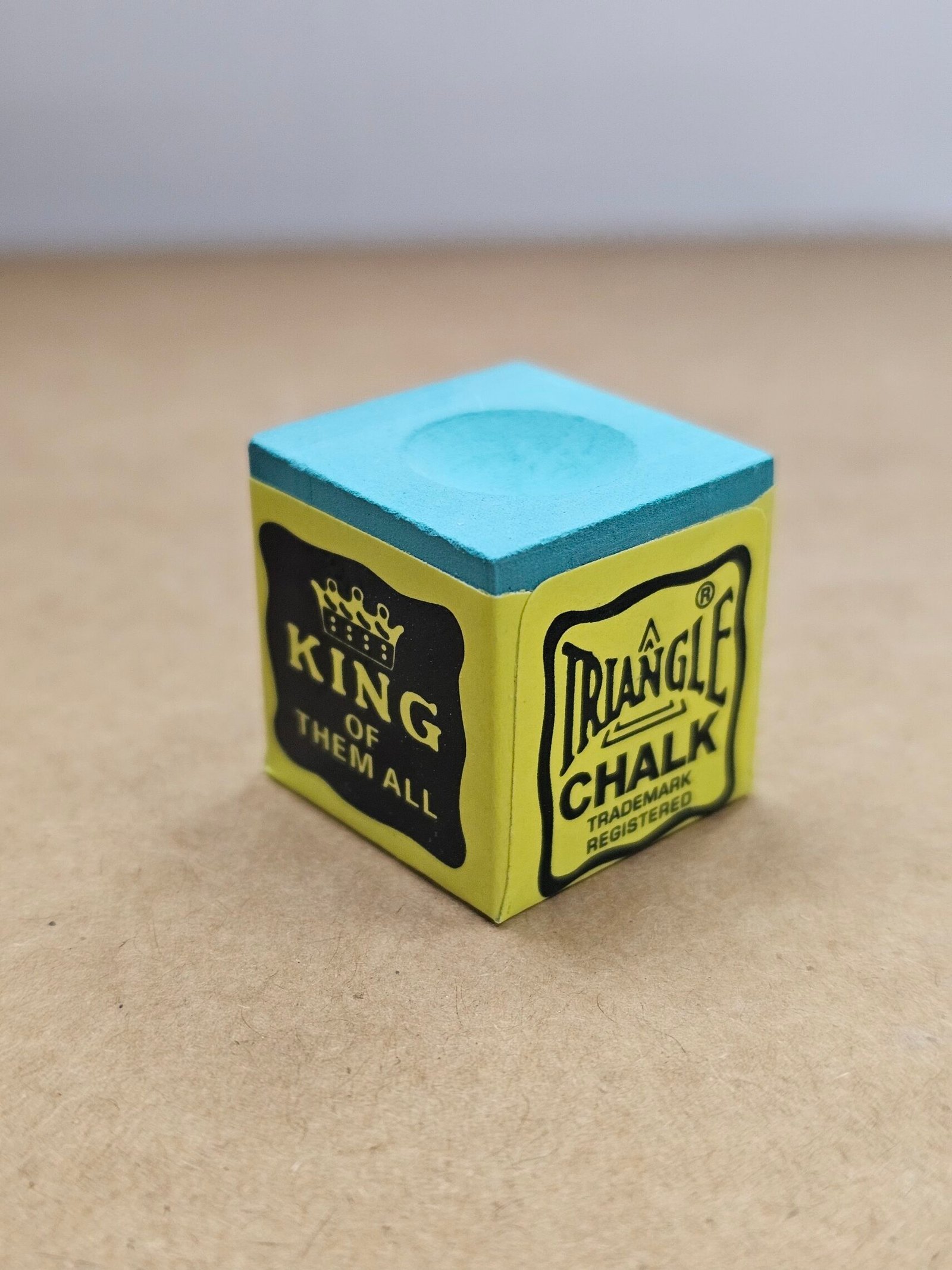 20260329_184856 Craie de Billard Triangle Chalk – Image 1
