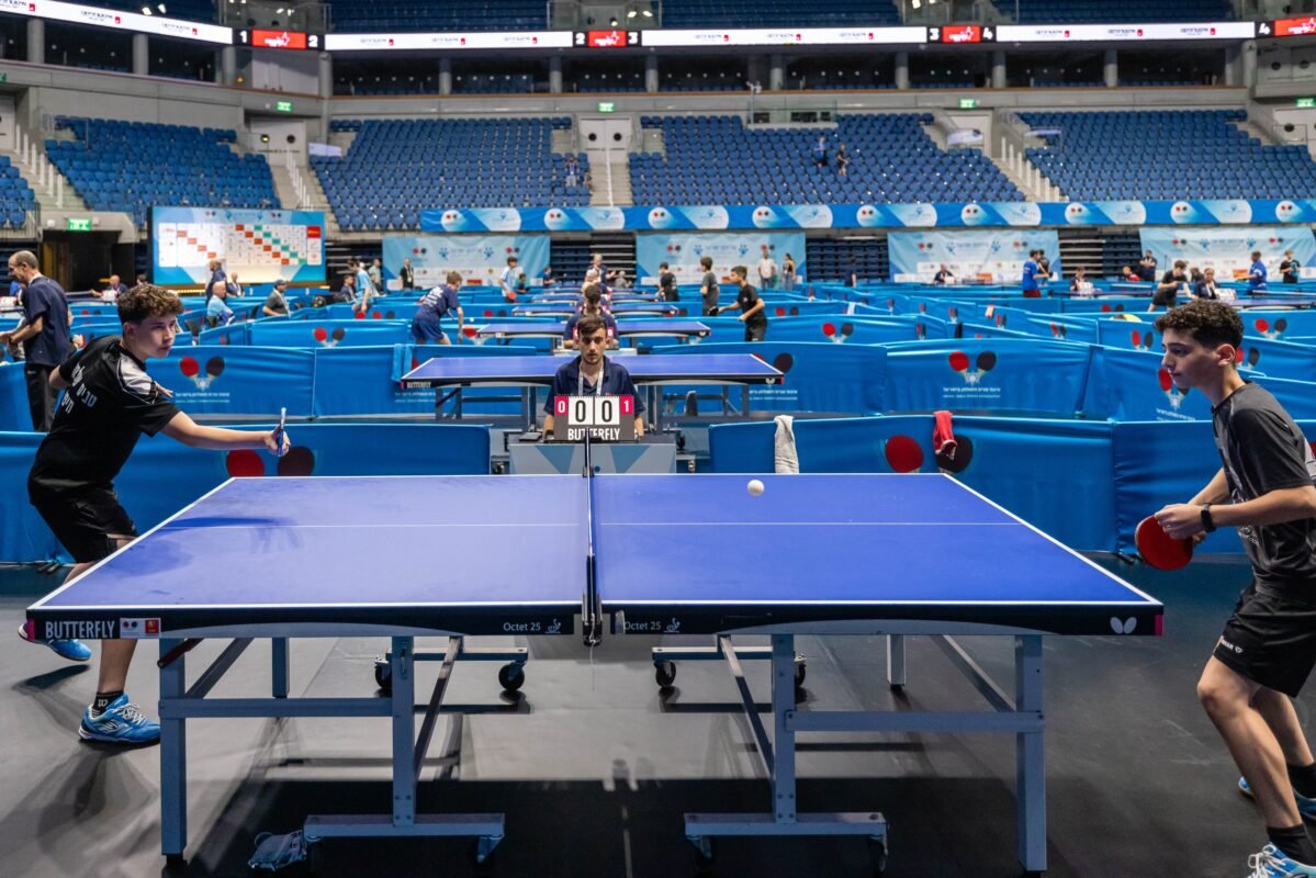 Table de ping-pong de compétition avec filet